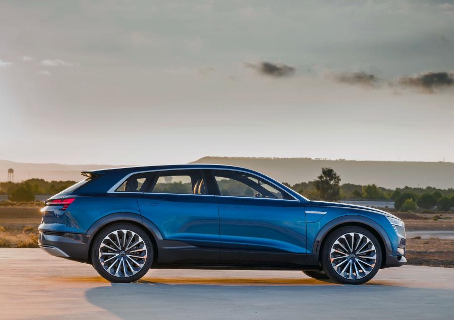  Audi e-tron Quattro Concept 2015 года  (фото 18 из 30)